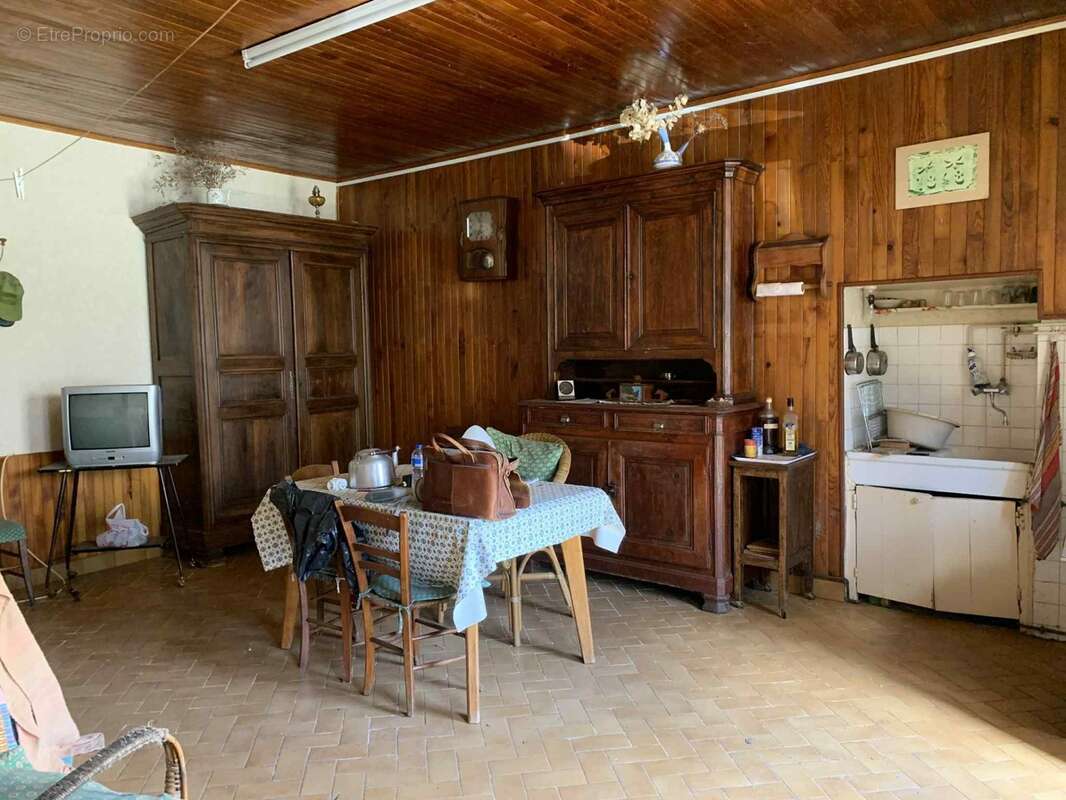 À vendre – Corps de ferme mitoyen à rénover – Lus-la-Croix-Haute (26620) - photo 3