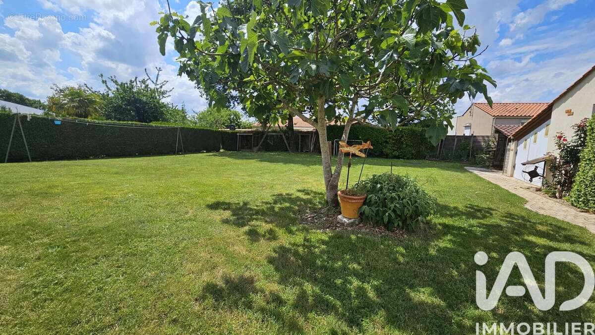 Photo 3 - Maison à LA CHAIZE-LE-VICOMTE