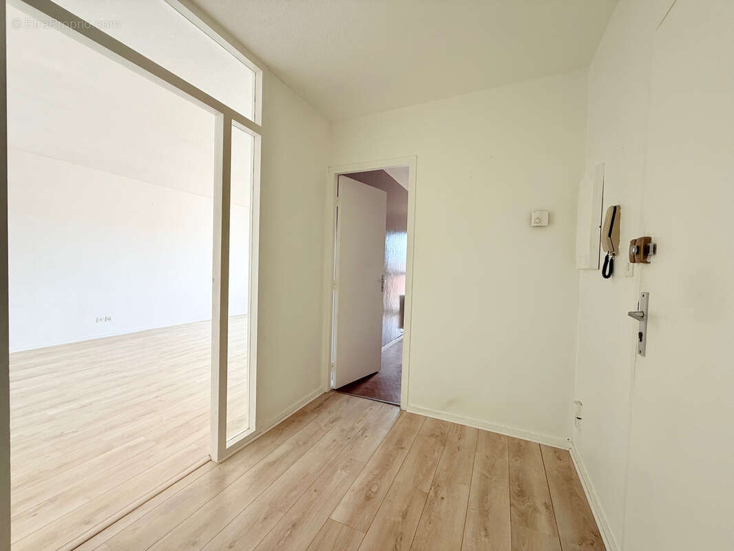Coeur de ville - 3 piece de 83m2 avec balcons et garage - photo 8