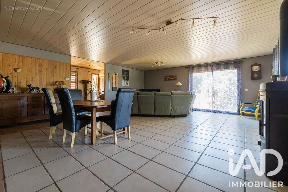 Maison 130 m² à Louignac  - photo 8