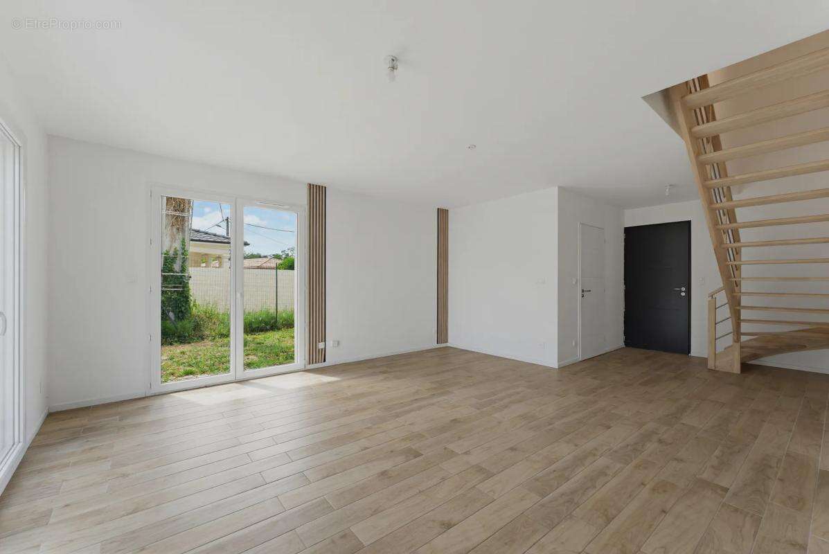 Maison de 4 pièces de 100 m² à Ambarès-et-Lagrave - photo 6