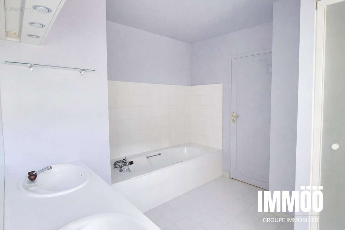 Maison 178 m² à Saint-Martin-De-Boscherville  - photo 8