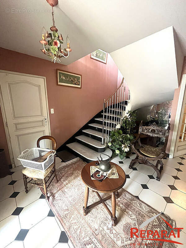 Maison 210 m² à Brive-La-Gaillarde  - photo 2
