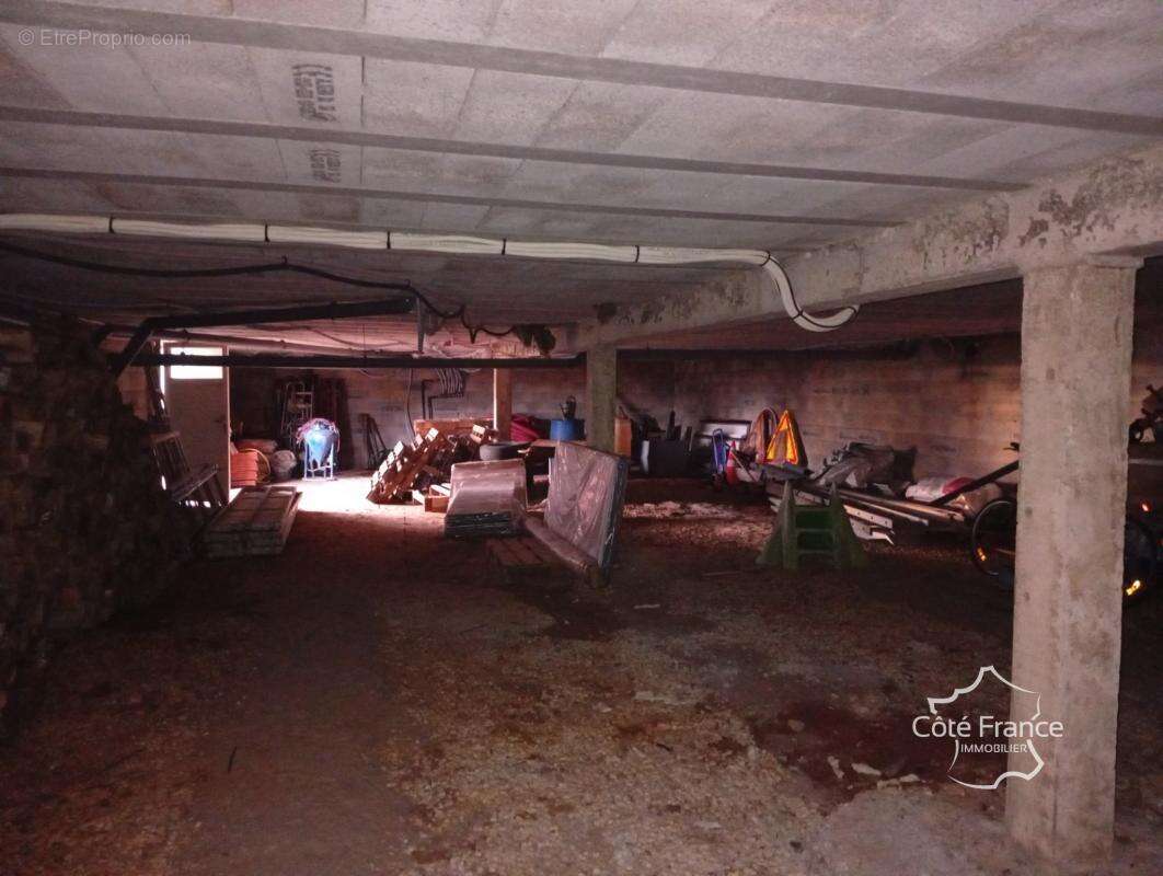 Maison à SAINT-DENIS-LES-MARTEL