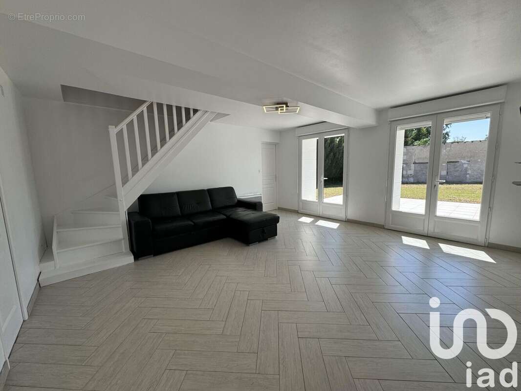 Maison 144 m² à Brain-Sur-Allonnes  - photo 5