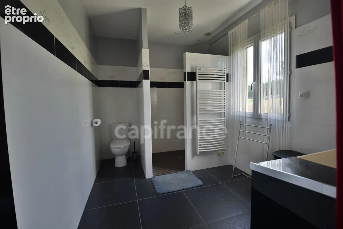 Propriété au calme - 5 chambres - T3 attenant - garage XXL - piscine - à MARMANDE (47) - photo 26