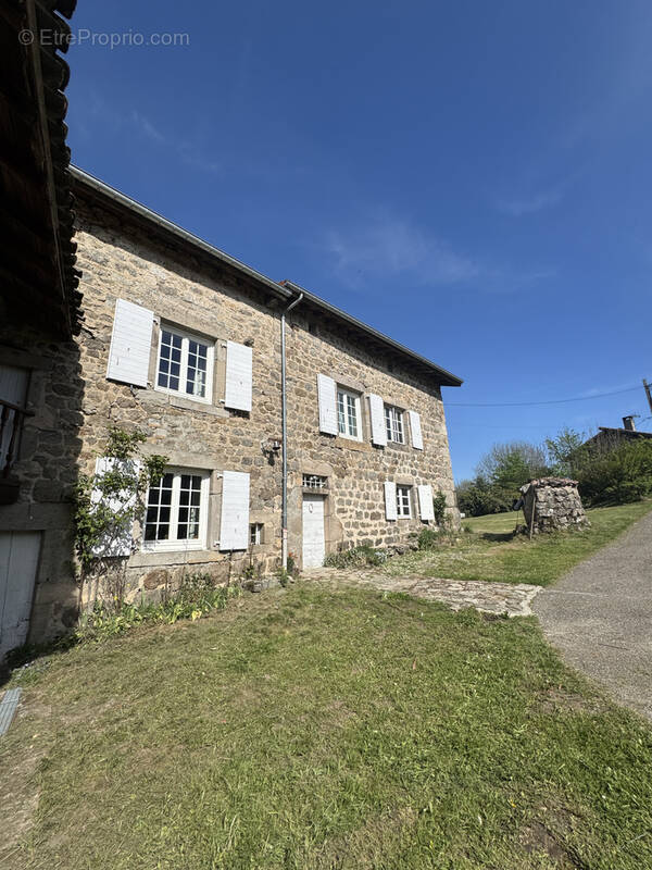 Maison à SAINT-JUST-MALMONT