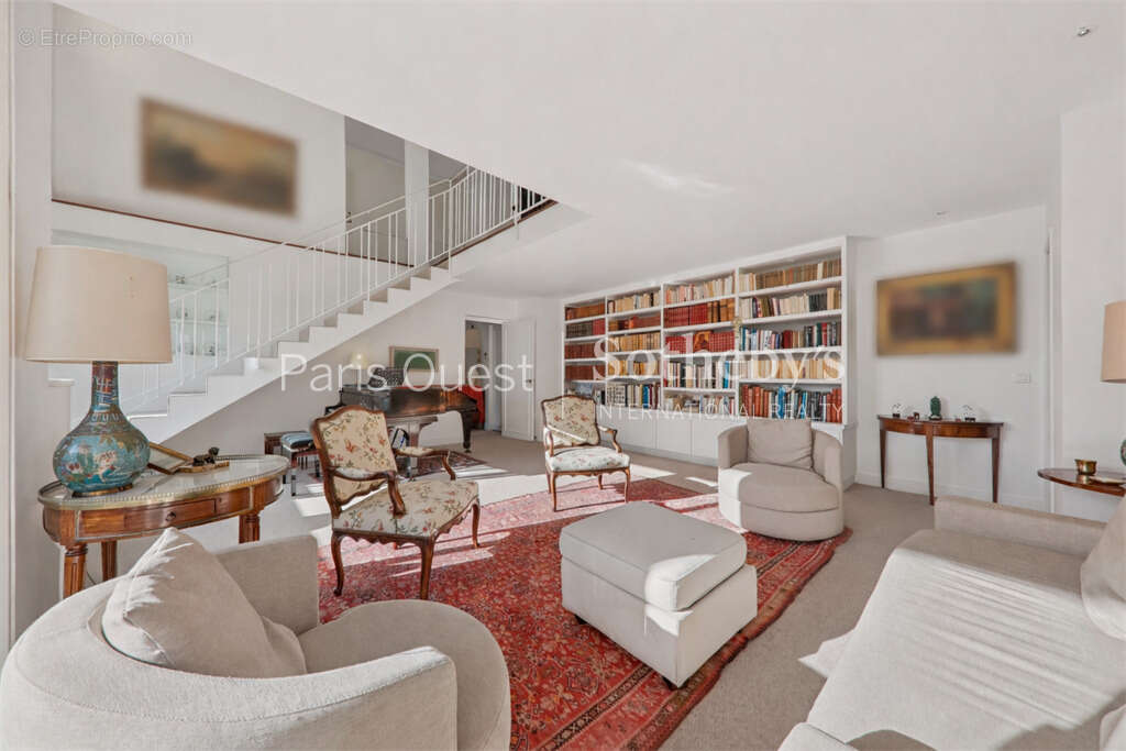 Appartement à NEUILLY-SUR-SEINE