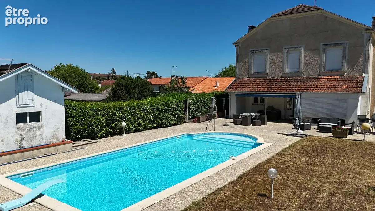 Maison 14 pièces 316 m² · à Casteljaloux · 316 m² · 395 000 €