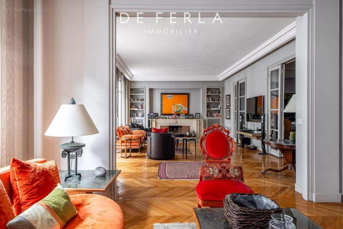 Appartement à PARIS-16E