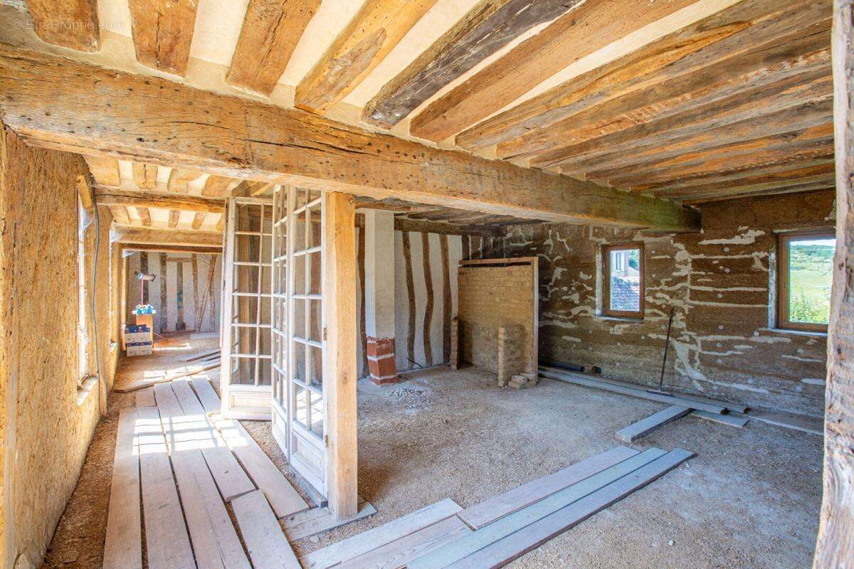 Maison 290 m2 Grand Caractère 17eme siècle,10 pièces , 6 Chambres, rénovation à terminer 27700 - photo 8
