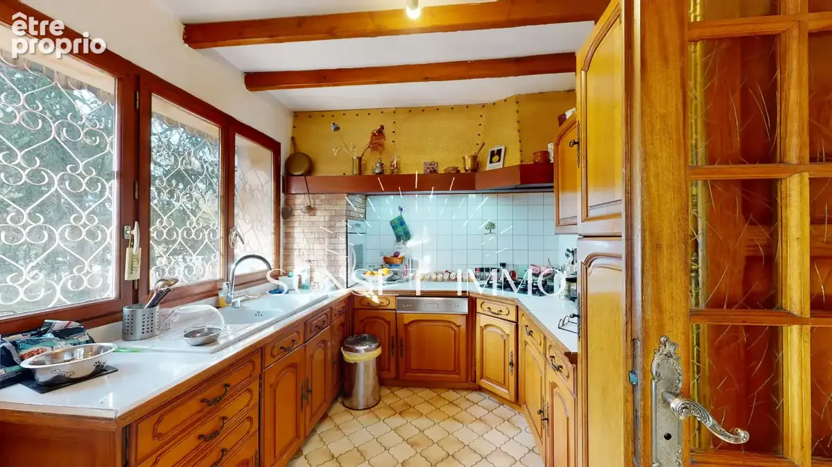 Ensues la redonne - Maison 220m2 sur 2400m2 de terrain en pleine verdure - photo 9