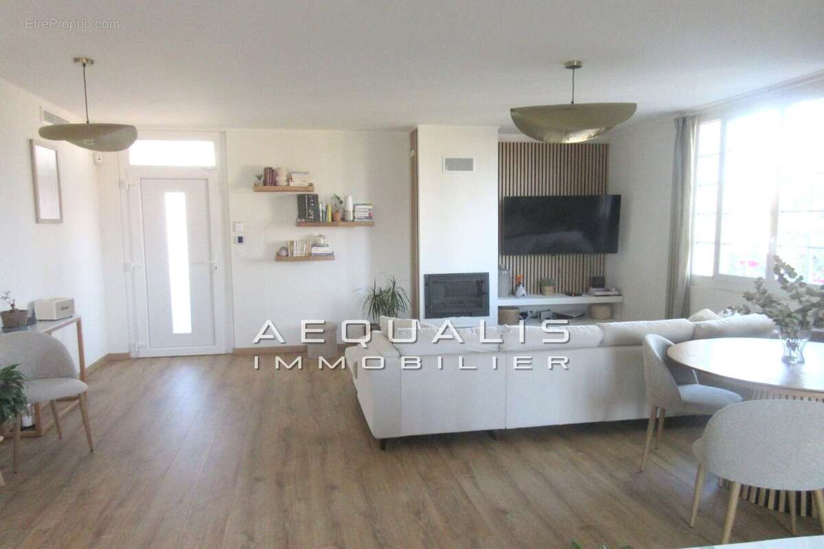 Appartement à SAINT-LAURENT-DU-VAR