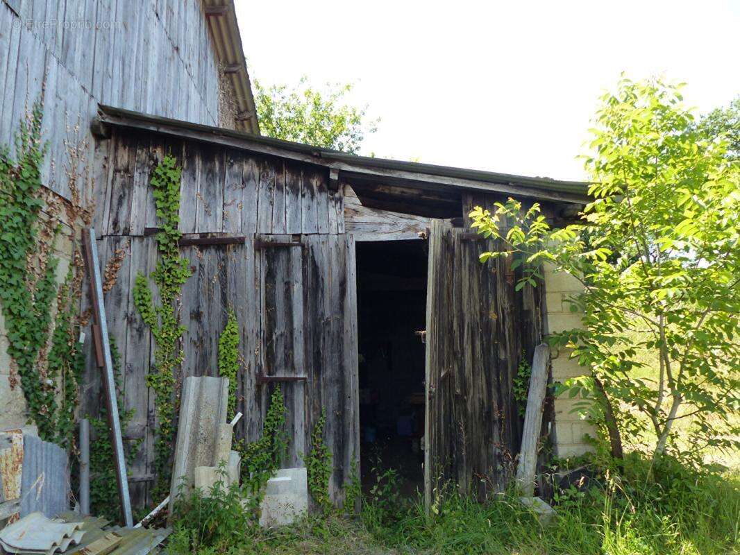 19600 Saint Pantaléon de Larche: ensemble agricole avec grange prix 215 000 HAI - photo 8