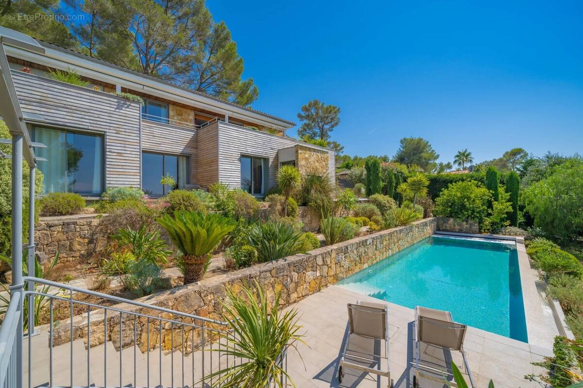 MOUGINS à 5 minutes du village  Villa d'exception 408m2 suspendue dans la nature - photo 15