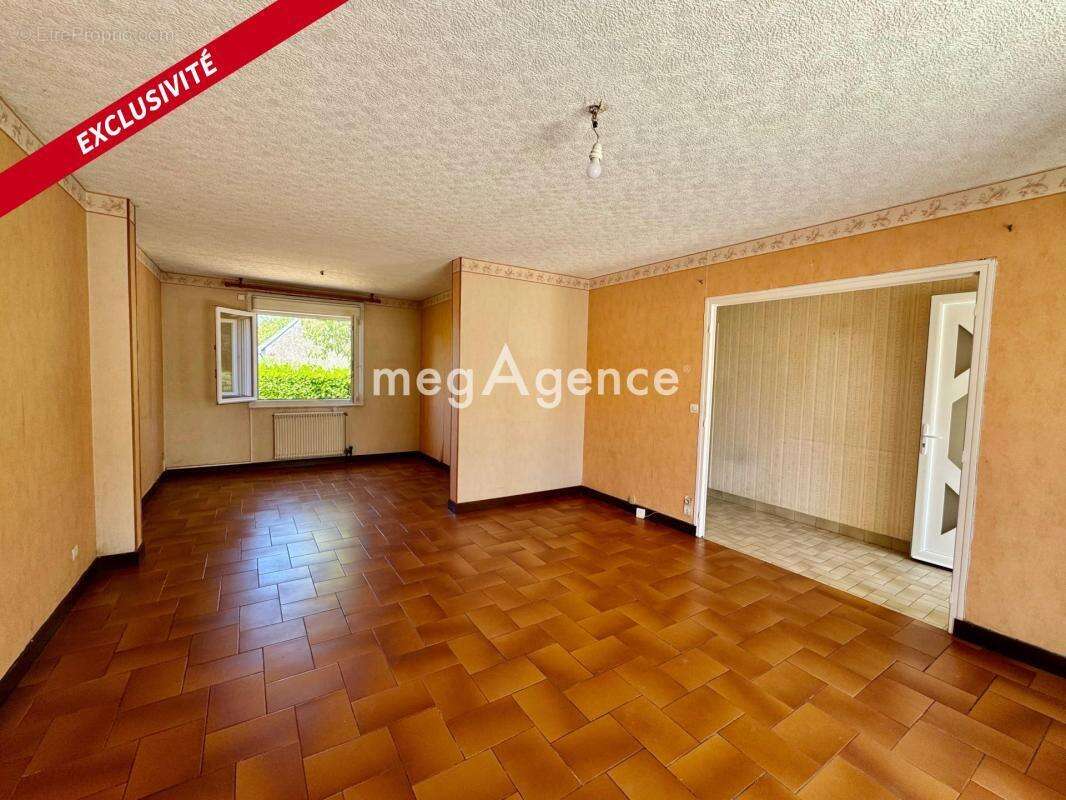 Lanester – Maison 3 chambres avec garage, jardin clos et beau potentiel - photo 5