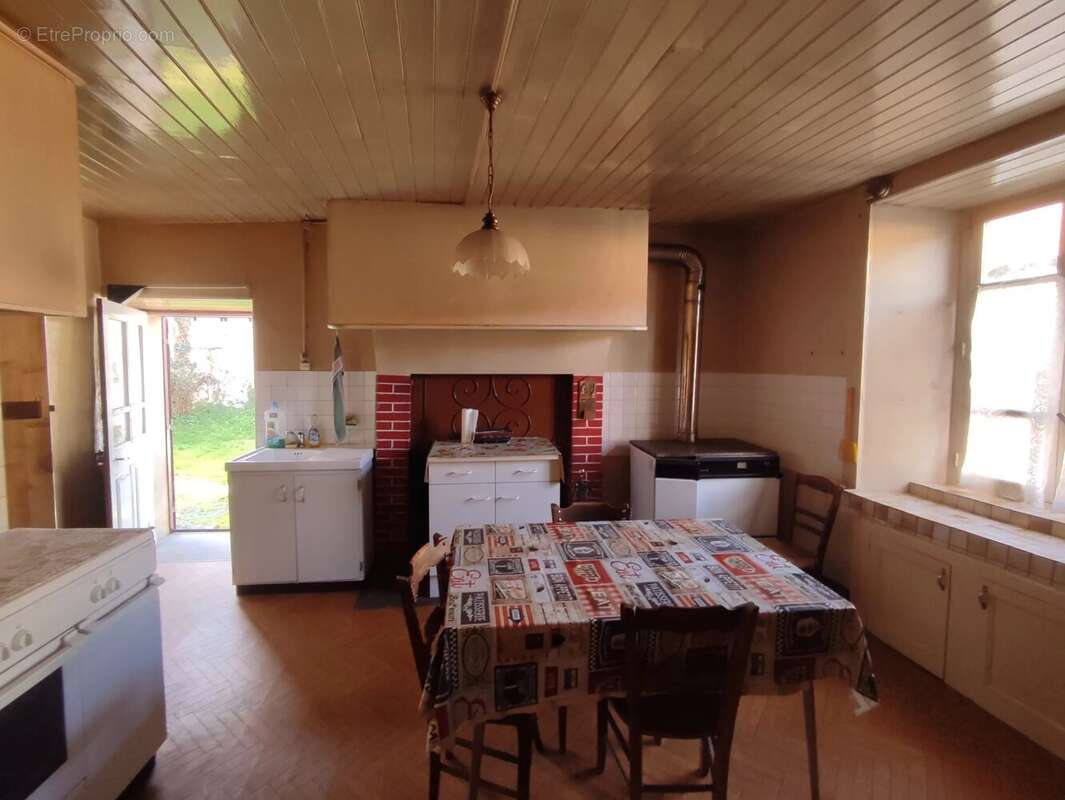 Maison à ORADOUR-SUR-VAYRES