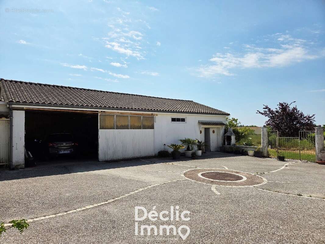Maison avec studio indépendant et grandes dépendances  191 m² - photo 16