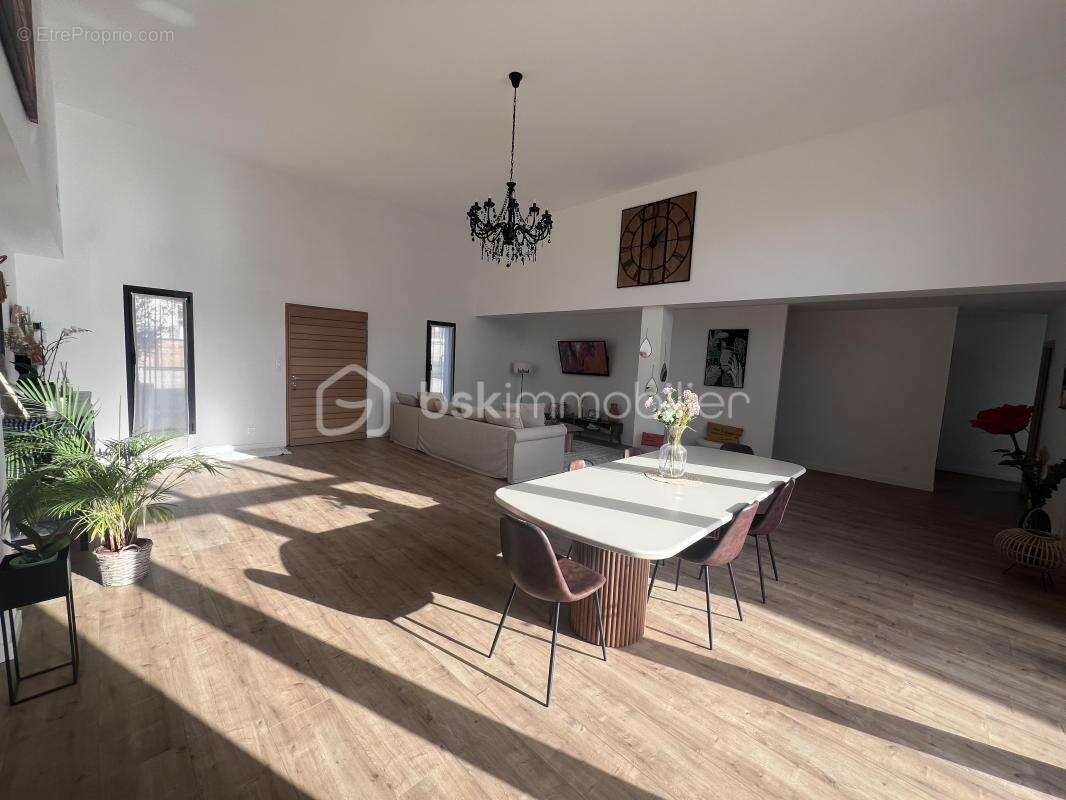 Maison à SAINT-SEURIN-SUR-L'ISLE