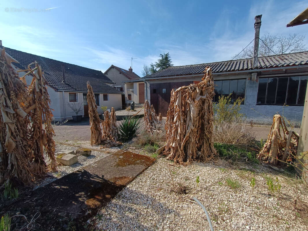 Maison à JOUET-SUR-L'AUBOIS