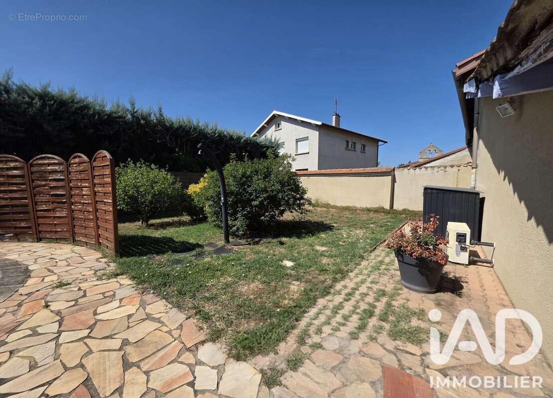 Maison 225 m² à Saint-Marcellin-En-Forez  - photo 4