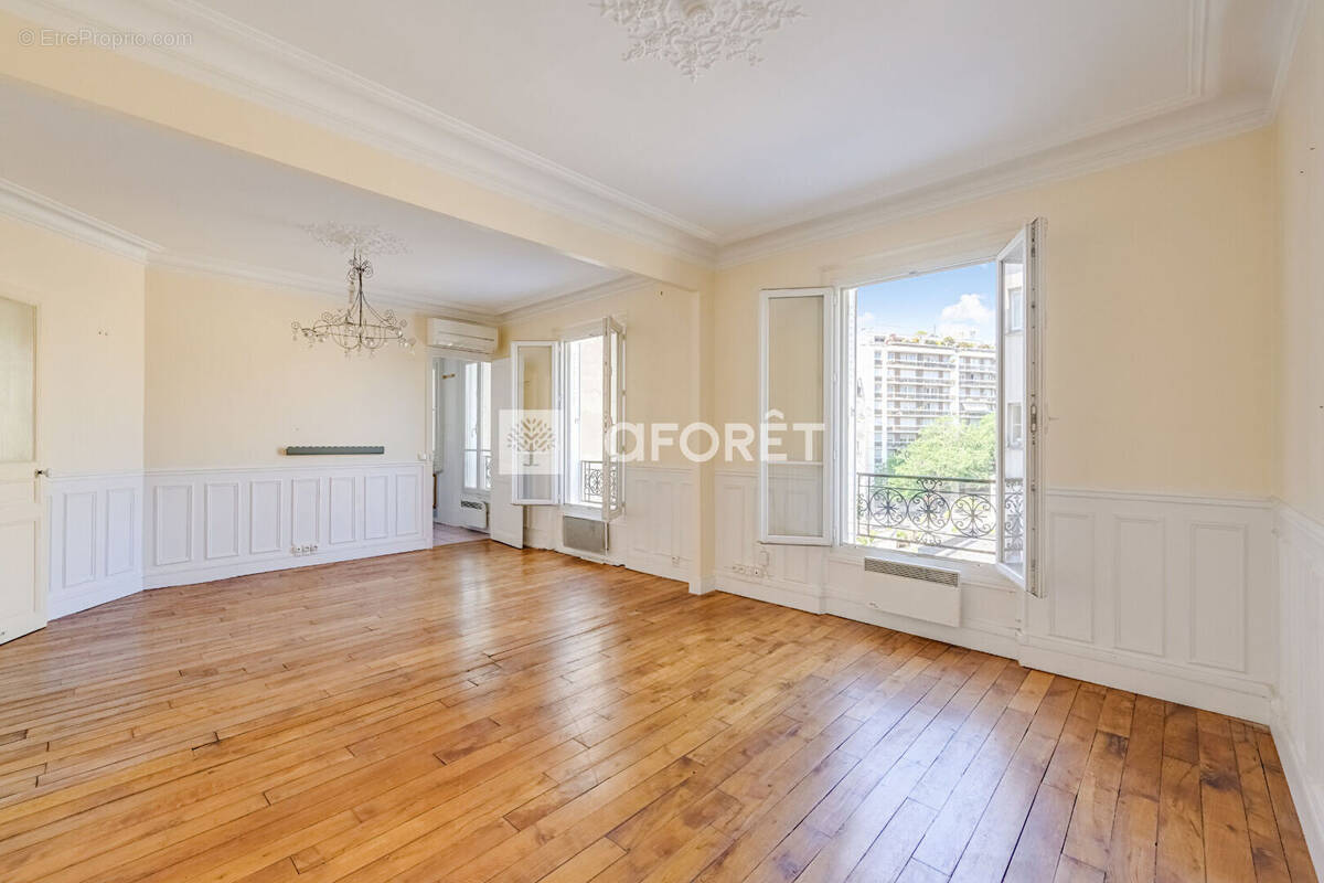 Appartement à PARIS-15E