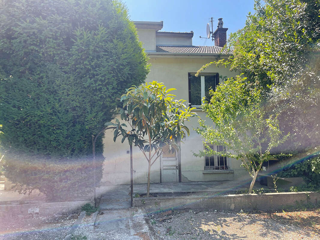 Maison à rénover - Champigny Sur Marne - 5 pièces 117 m2 - photo 2