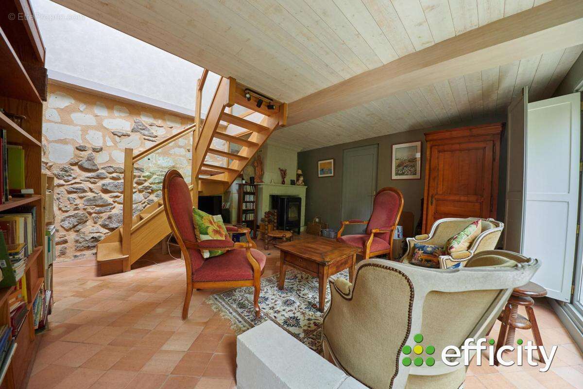 Maison 108 m² à Gennes  - photo 2