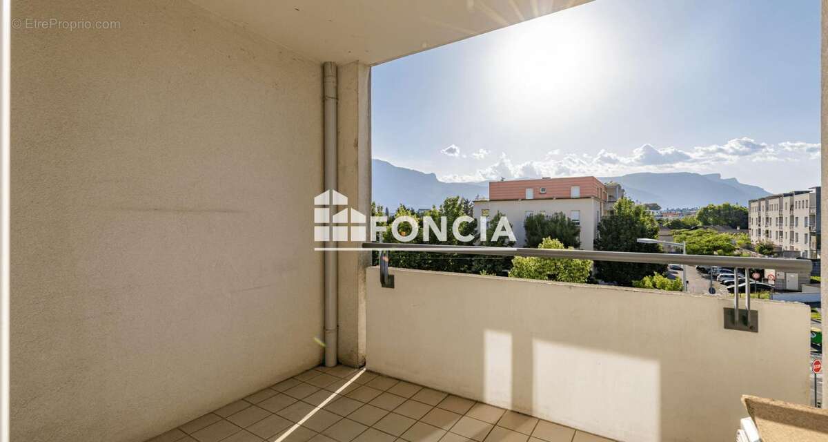 Appartement à SAINT-MARTIN-D'HERES