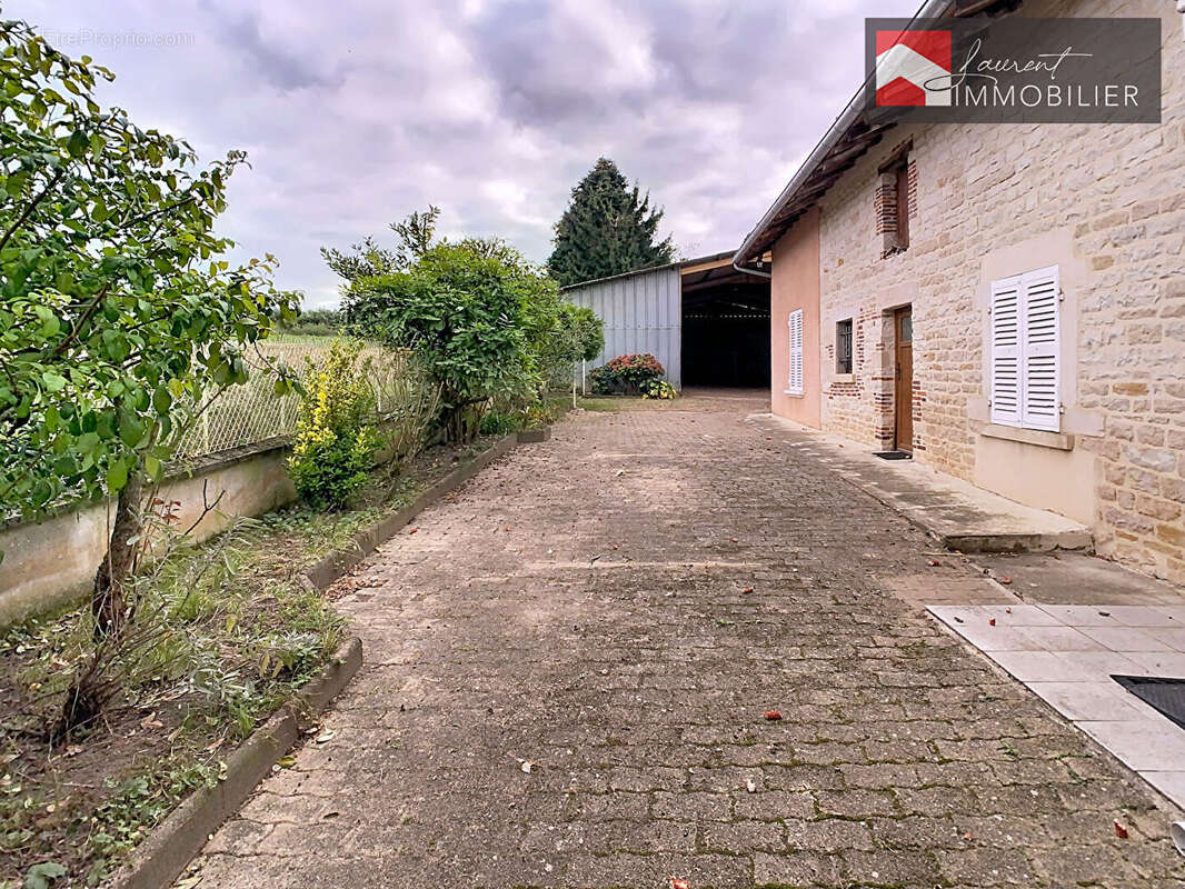 Maison à PONT-DE-VAUX