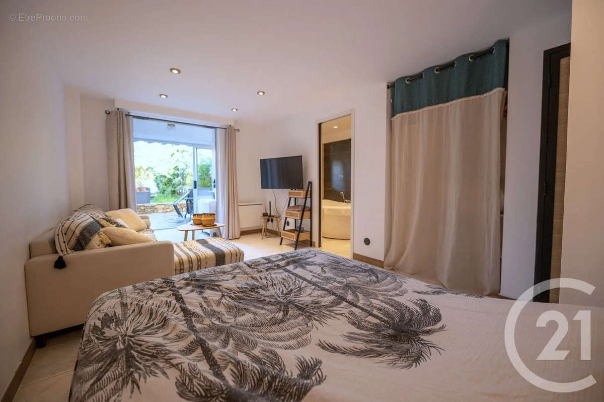 Appartement à BORMES-LES-MIMOSAS
