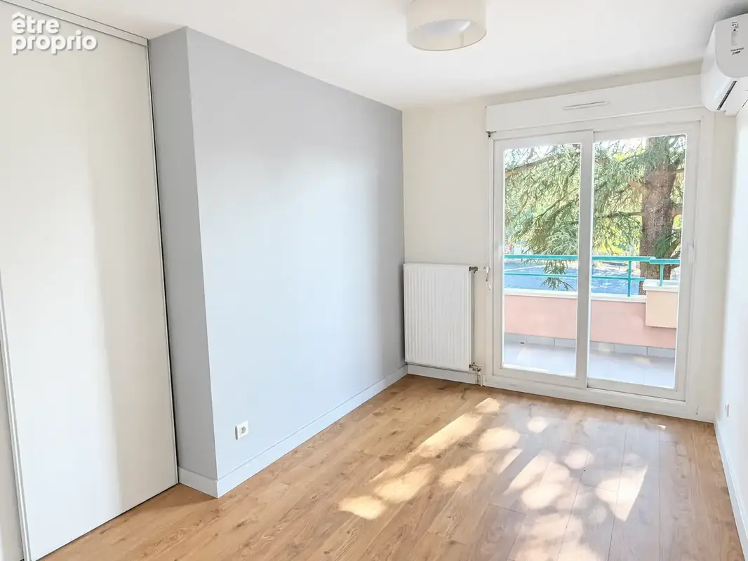 Beau T4 de 88 m2 en plein centre et au calme avec 3 chambres, 2 balcons et 1 garage - photo 12