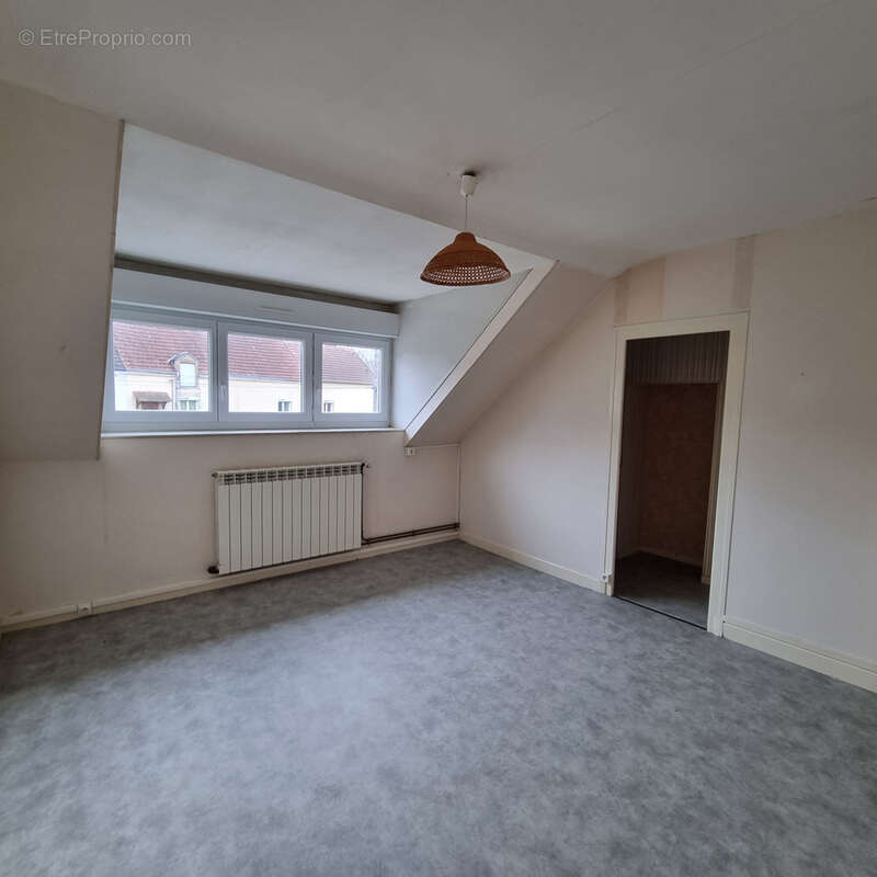 Maison à MONTGIVRAY