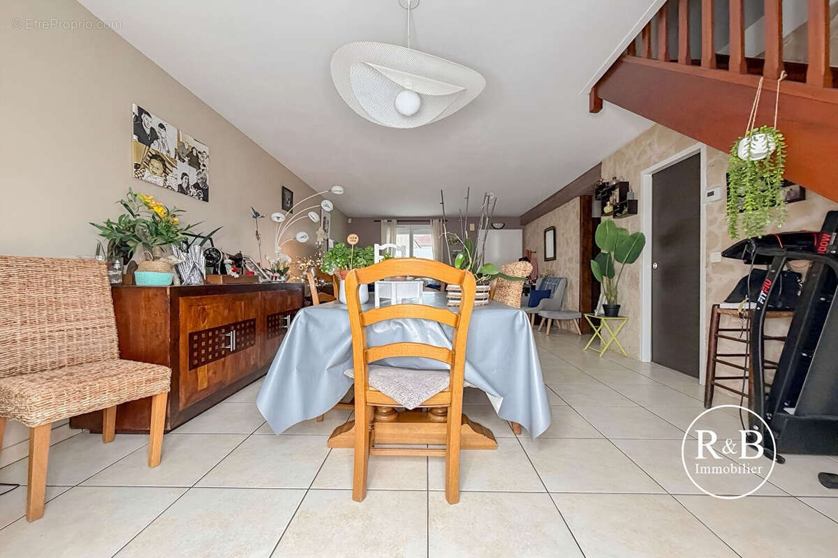 Maison à LES CLAYES-SOUS-BOIS