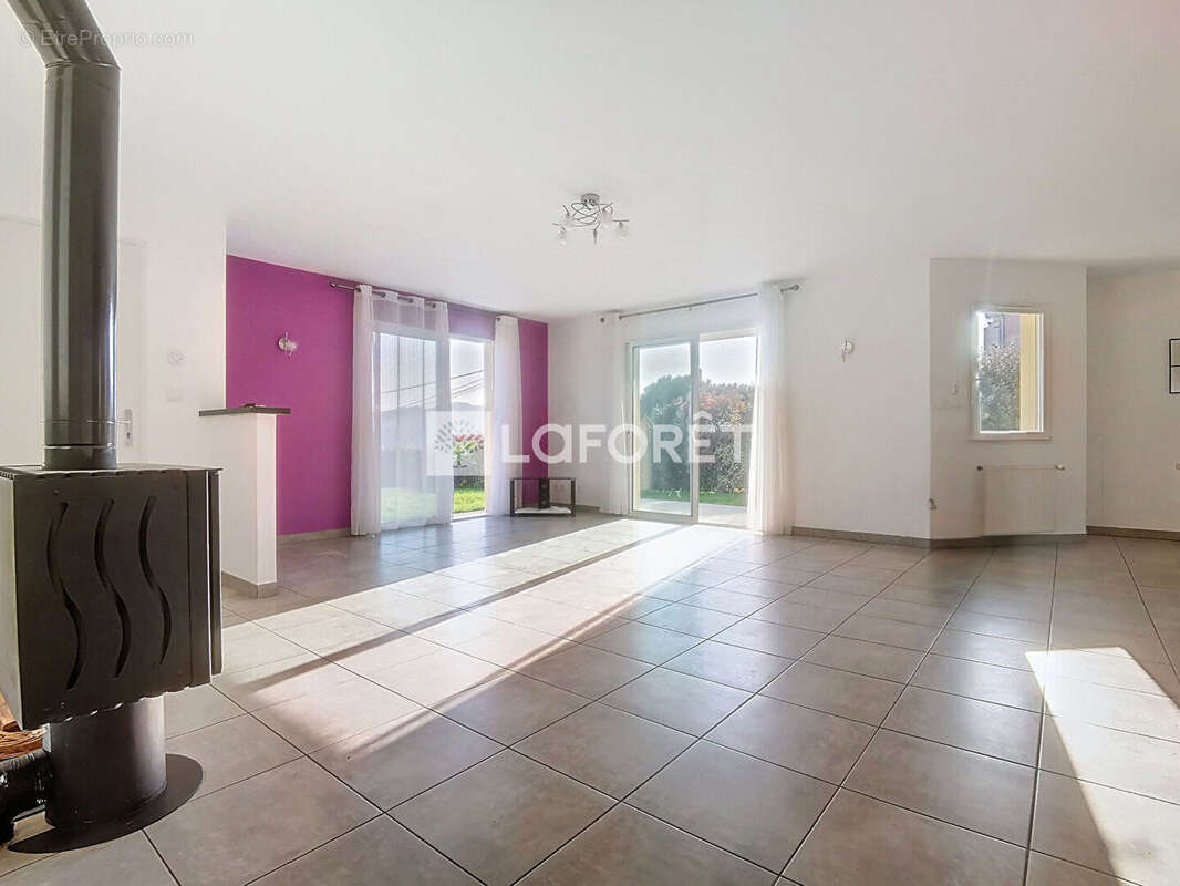 Maison d'architecte de 133 m² avec garage et jardin de 806 m² à Massieux - photo 5