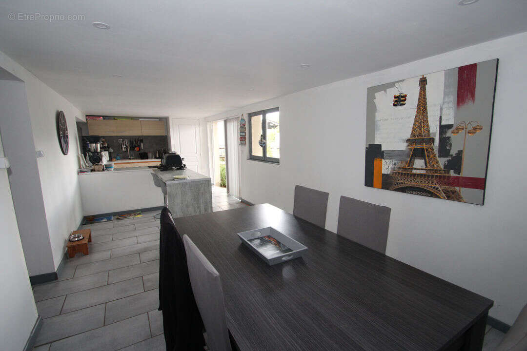 Maison à DORNES