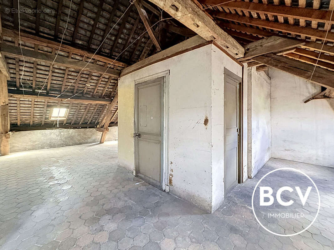 Maison de caractère et dépendances d'environ 320 m² - photo 18