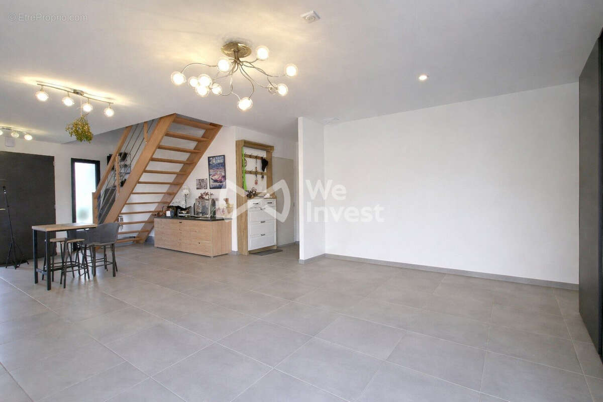 Maison à NEUVILLE-SUR-SARTHE