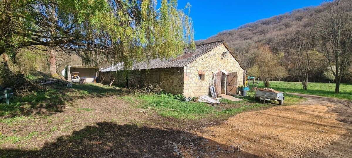 Ancien moulin de prestige à finir de restaurer : 3,5 ha avec ruisseau - photo 10