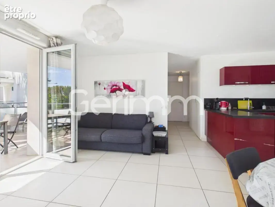 Vente - Appartement - 3 pièces + cuisine - 65 m² - 250 000 € - - photo 6