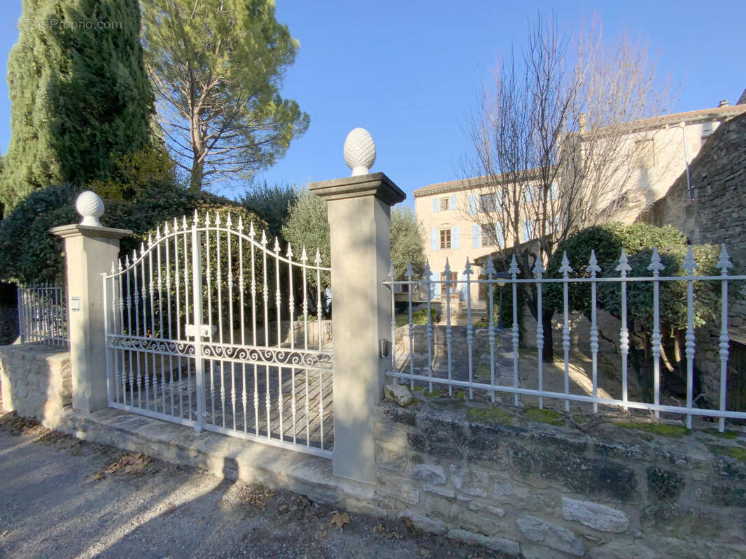 Belle maison de village en pierre avec jardin. - photo 8