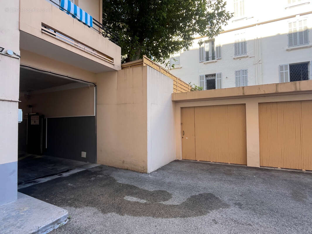 Parking à CANNES