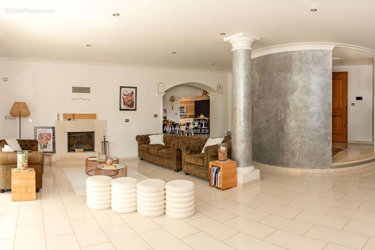 Propriété d'exception de 252m² sur une parcelle de 1650m² - photo 7