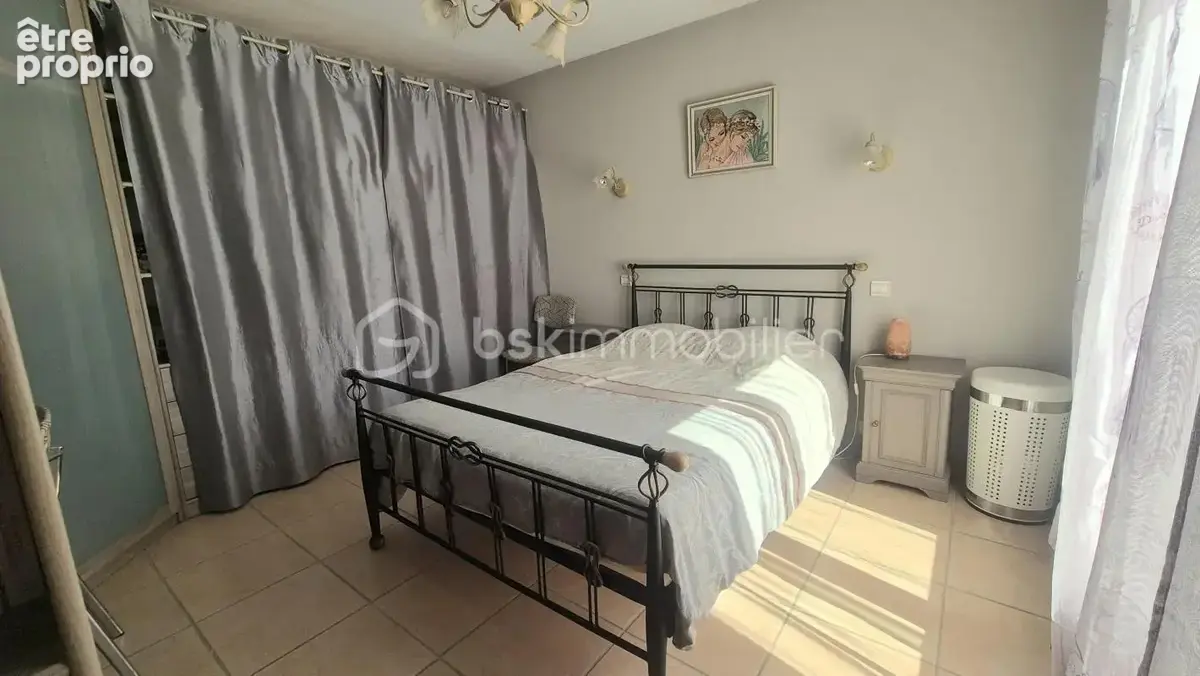 PIERREFEU - Villa de 128 m² - Parcelle 1000 m² - 4 chambres - Garage - Piscine - photo 12
