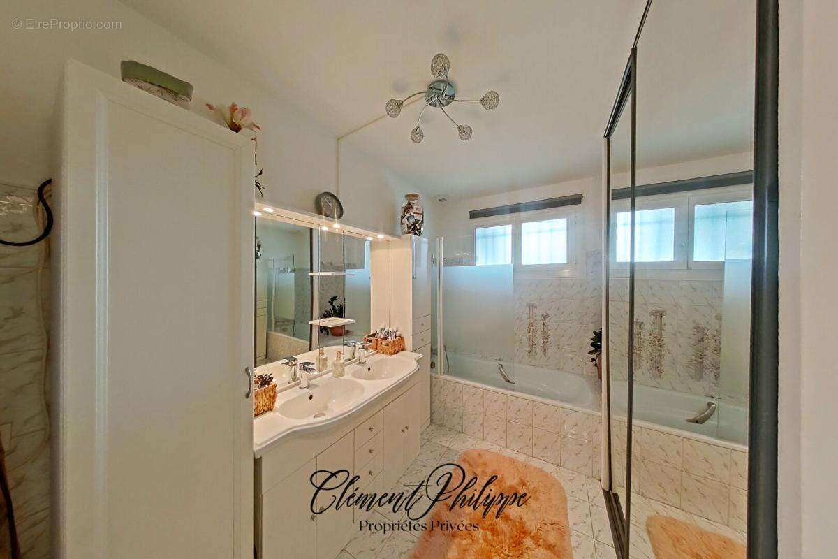 Villa familiale 155 m² avec piscine, 5 chambres et terrain 1 000 m² aux portes de Carcassonne - photo 10