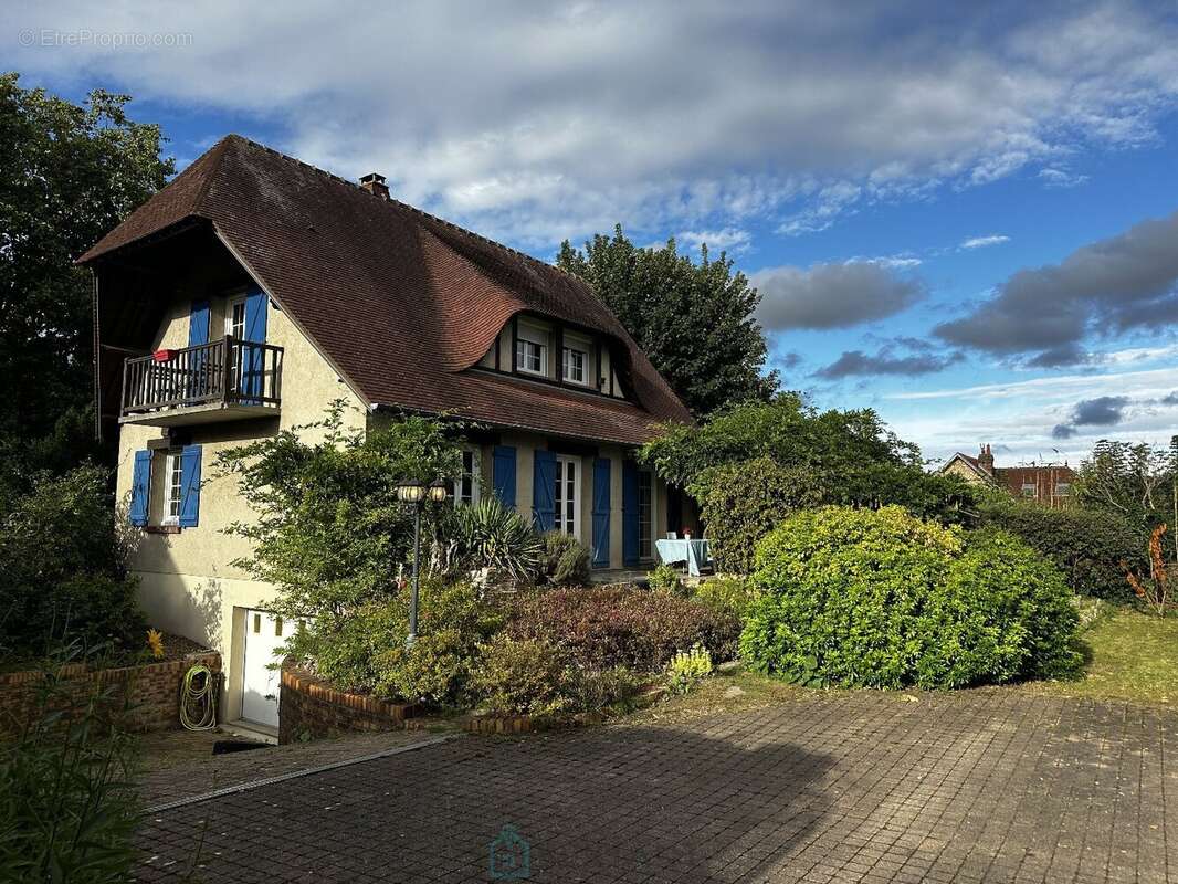 Maison à SAINT-ETIENNE-DU-ROUVRAY