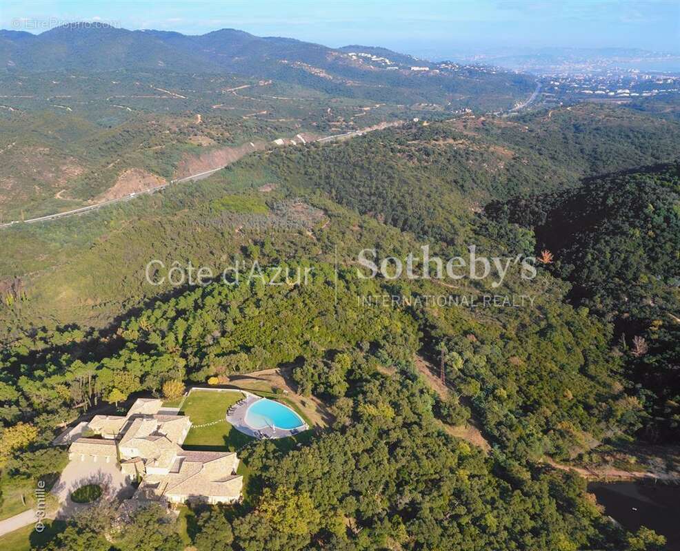 Maison à LES ADRETS-DE-L'ESTEREL