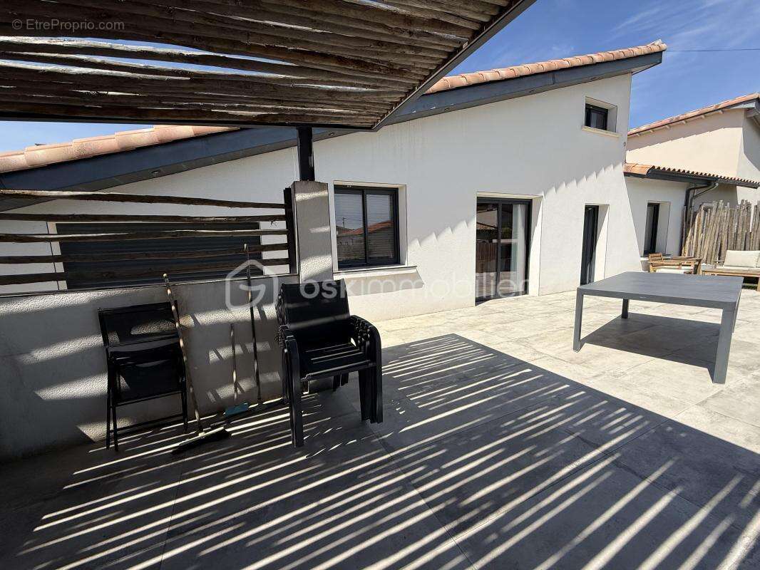 Villa plain pied frontignan- 3 chambres- piscine - photo 8
