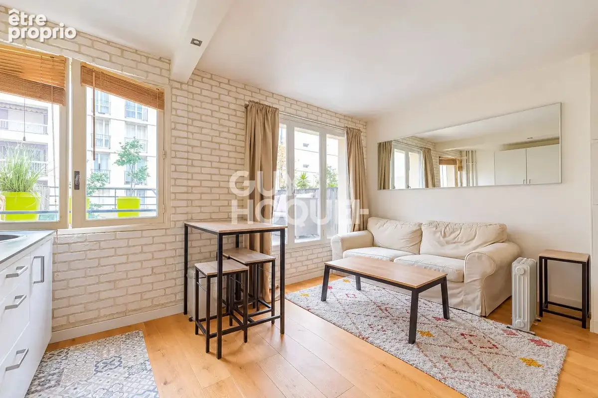 Studio en parfait état général avec une terrasse de 18m² ! - photo 2