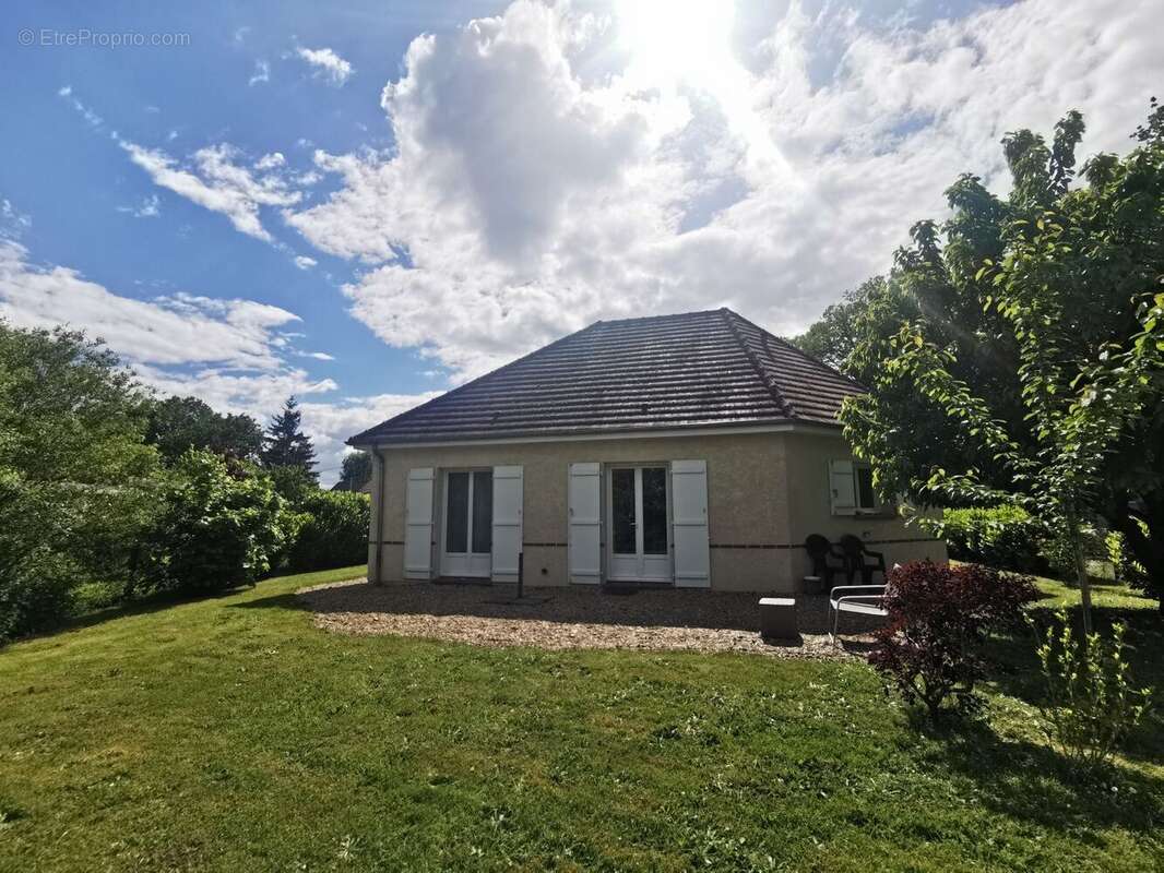 Maison à SAINT-SEBASTIEN-DE-MORSENT